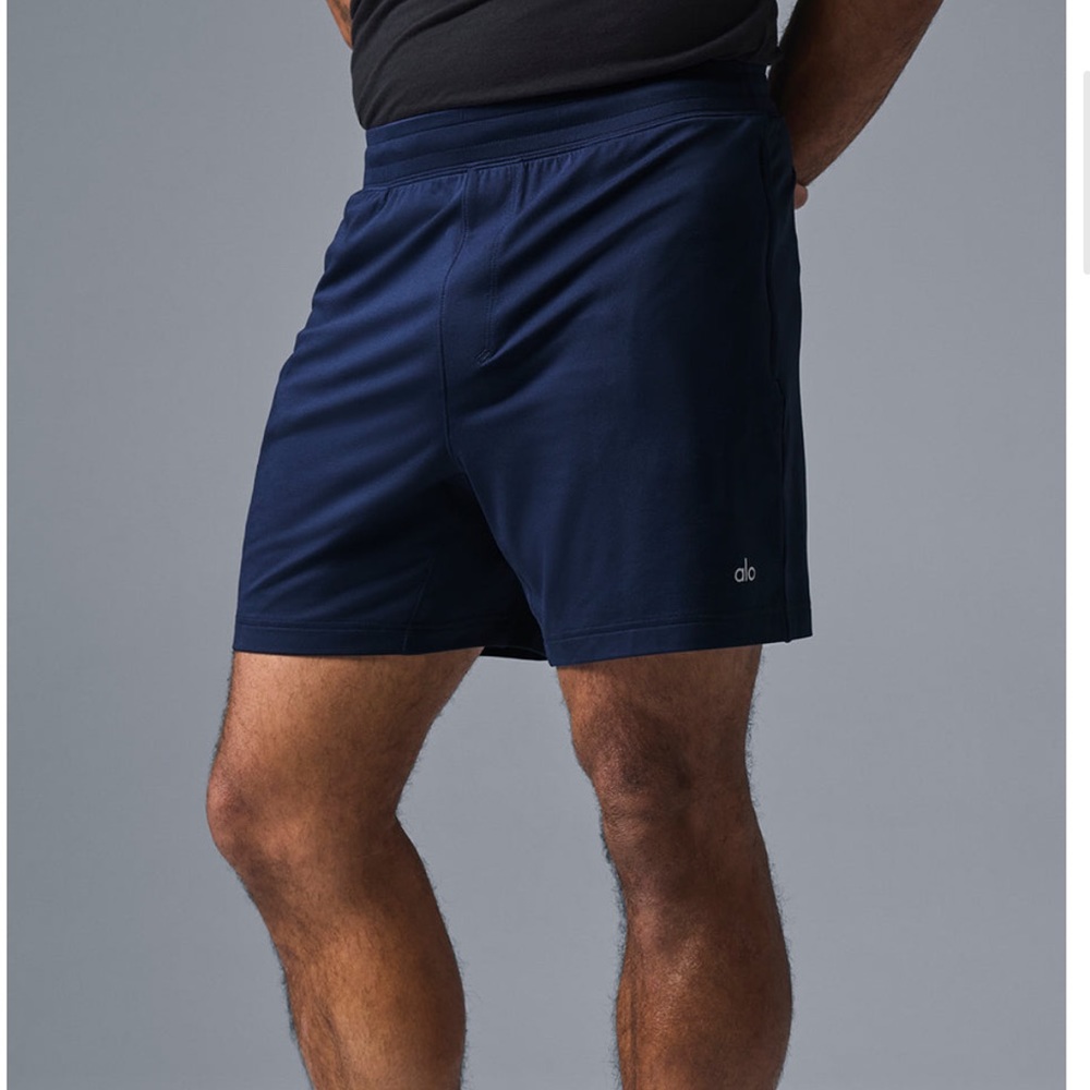 3RD RESTOCK ALO Yoga Men’s *Conquer React Performance” Short 7” Inseam (L)